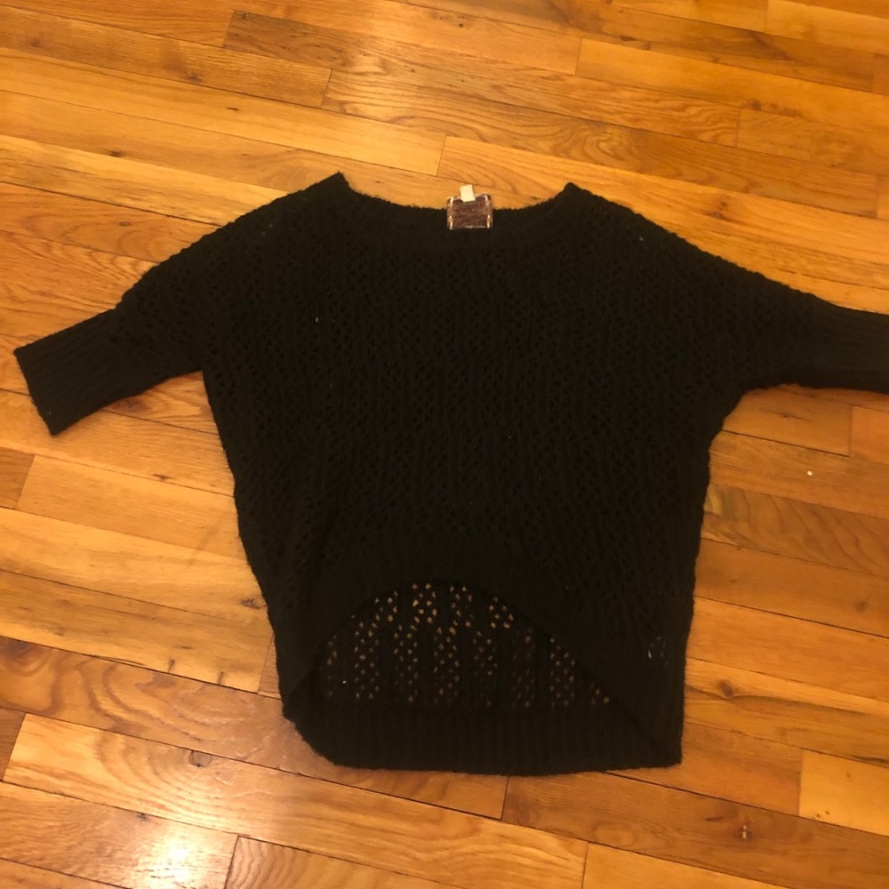 black 3/4 sleeve sweater